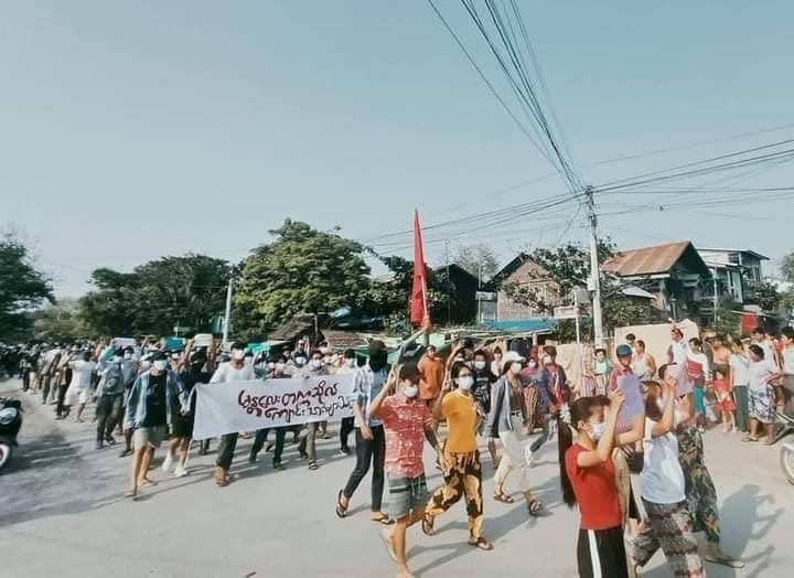 緬甸近來正逢政變，民眾勇敢站上街頭進行示威。 圖：翻攝自Thet Htoo Aung推特