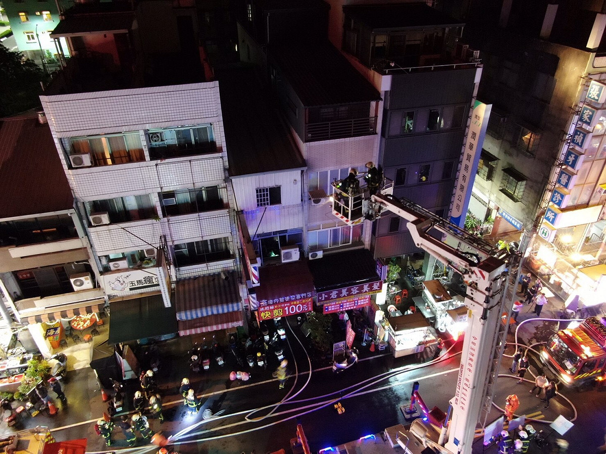 中華路夜市發生民宅大火，奪走3童寶貴的性命。 台中市消防局/提供