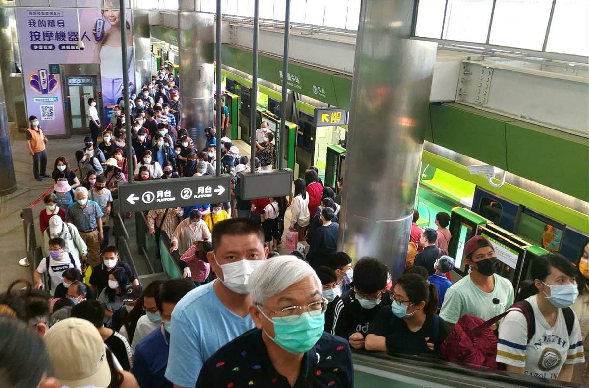 台中捷運綠線試營運，假日人氣明顯高於平日。 台中捷運公司/提供