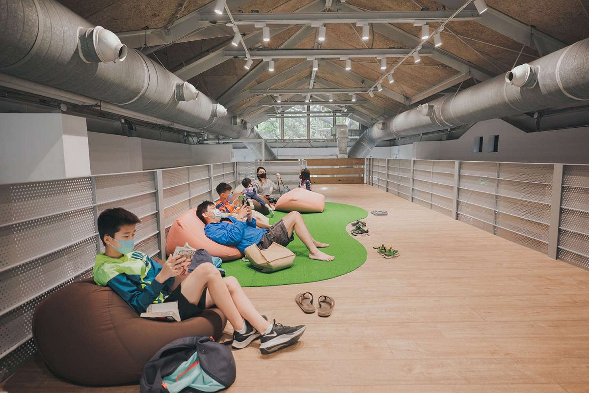 青少年館建在新竹市的護城河畔。 圖：新竹市文化局／提供
