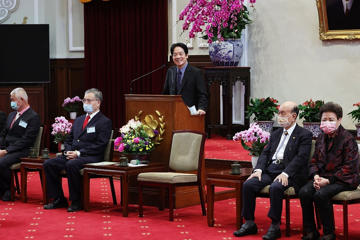 副總統賴清德接見觀護協會，國策顧問童永（右二）也難得一起同框 圖：總統府提供