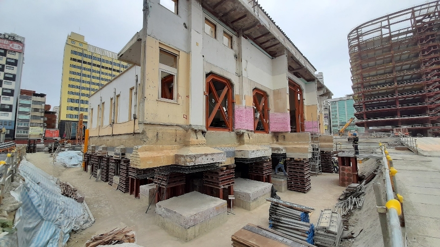 舊高雄車站變身的願景館，將於今年8月啟動回娘家作業。 圖：高雄市工務局/提供