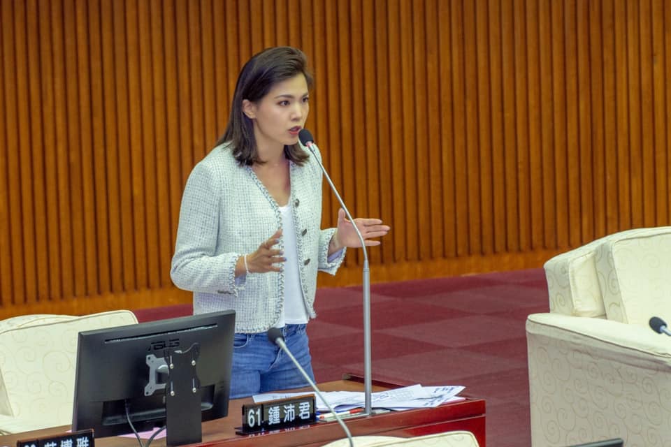 國民黨議員鍾沛君指在日本料理吃到千葉的漁產，質疑台灣偷進口福島5縣的水產。 圖：翻攝鍾沛君臉書