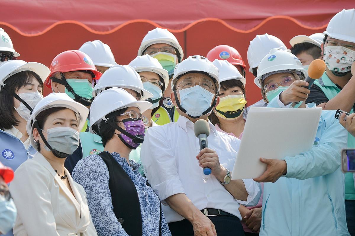 行政院長蘇貞昌今（20）日視察緊急抗旱水源應變計畫2.0烏溪伏流水工程。 圖：行政院提供