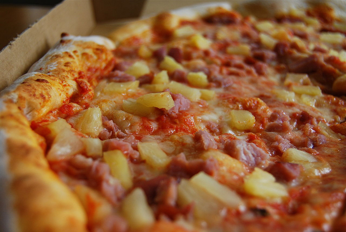 夏威夷PIZZA來自加拿大之手 圖:擷取自WIKI