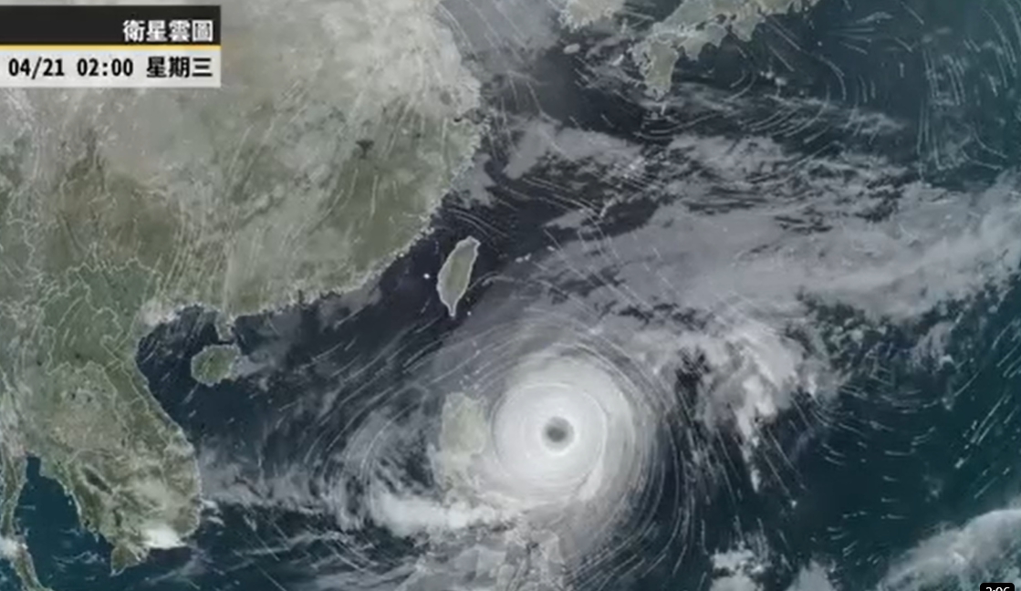 氣象專家賴忠瑋表示，舒力基颱風已在今日減弱為中颱。 圖 ：翻攝自賴忠瑋臉書