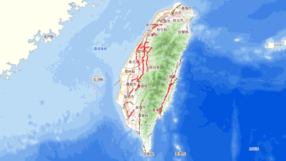 全台共有33條斷層，其中11條斷層未來50年發生規模6.5強震機率逾20%。 圖：翻攝自臺灣活動斷層觀測系統
