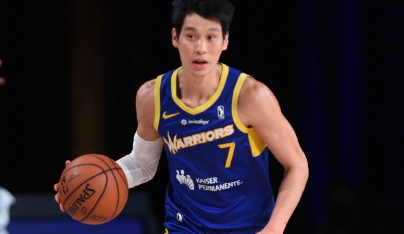 林書豪看好金塊明星中鋒Nikola Jokic(約基奇)獲選年度MVP，但也表示勇士一哥Stephen Curry(柯瑞)是唯一競爭者。 圖／取自林書豪微博