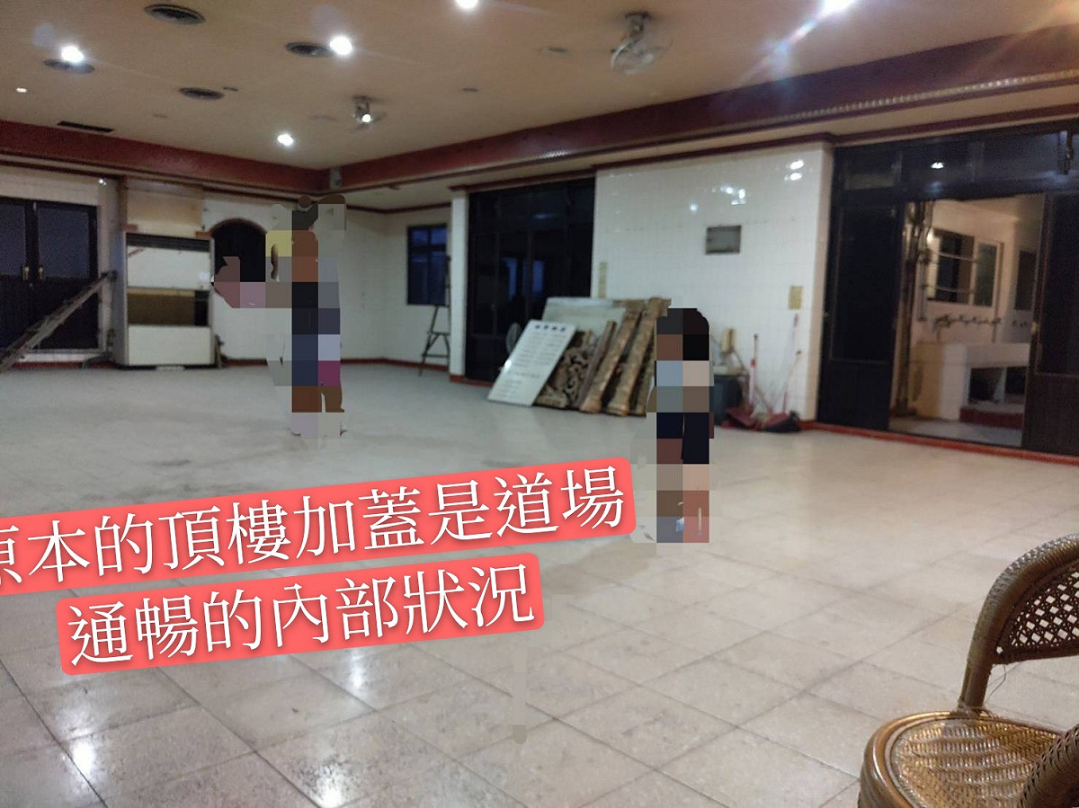 游淑慧說，頂樓原本被做為道場，是沒有隔間的通暢場地，如今卻有許多鐵窗。 圖 : 翻攝自游淑慧臉書