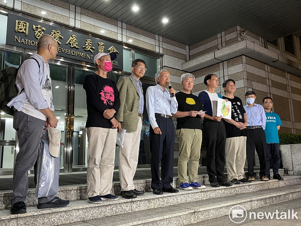 環保團體代表見完蔡英文總統會後記者會。 圖：周煊惠 / 攝