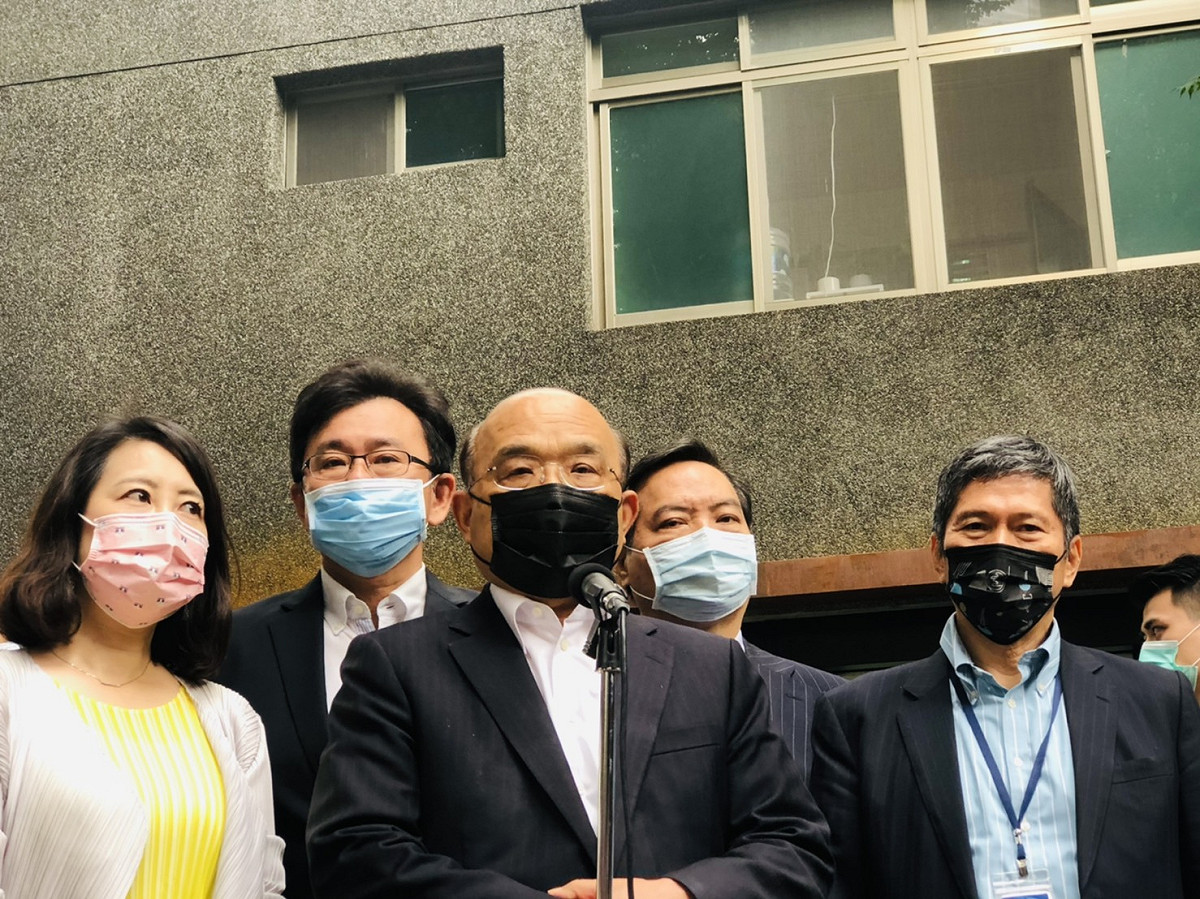 行政院長蘇貞昌今（23）天出席文化部舉辦的「423世界閱讀日記者會暨參與故事共讀」活動前受訪。 圖：謝莉慧/攝