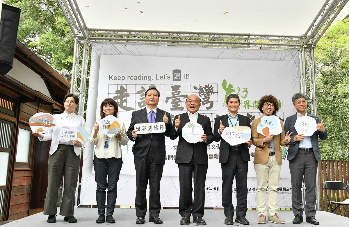 行政院長蘇貞昌今（23）日出席423世界閱讀日記者會，並參與故事共讀。 圖： 行政院提供