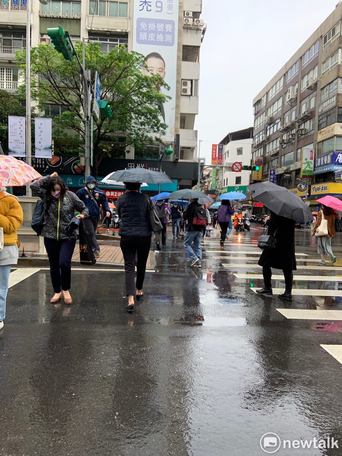 華南水氣將在週日報到，氣象局表示，這波降雨範圍較廣連中南部平地都有機會下雨。 圖：張家寧／攝