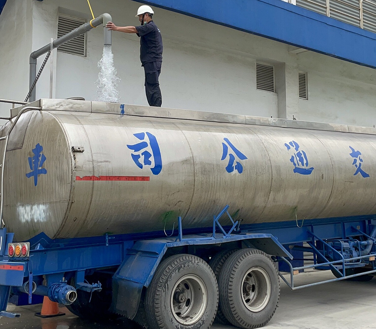 華膳空廚免費提供2500噸水源供新竹產業使用，從今日起開始運水。 圖：北水局／提供
