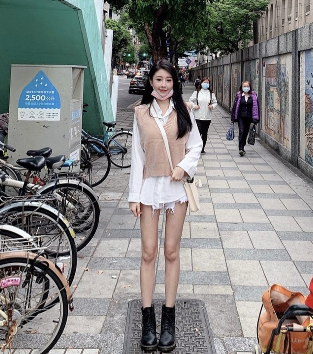 謝侑芯發文照被網友一眼看穿。 圖：翻攝IG/irisirisss90