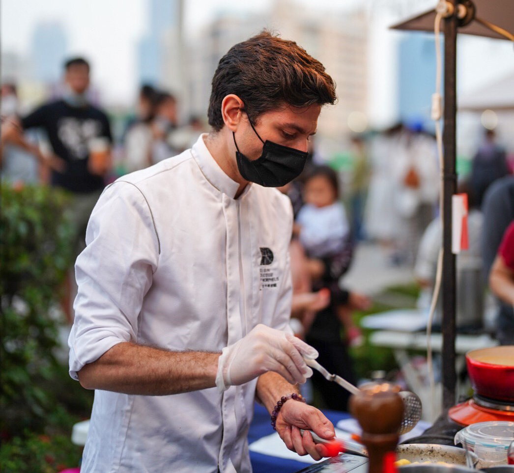 「愛河艸食祭」 型男廚師吸睛 。 圖：高市府觀光局/提供