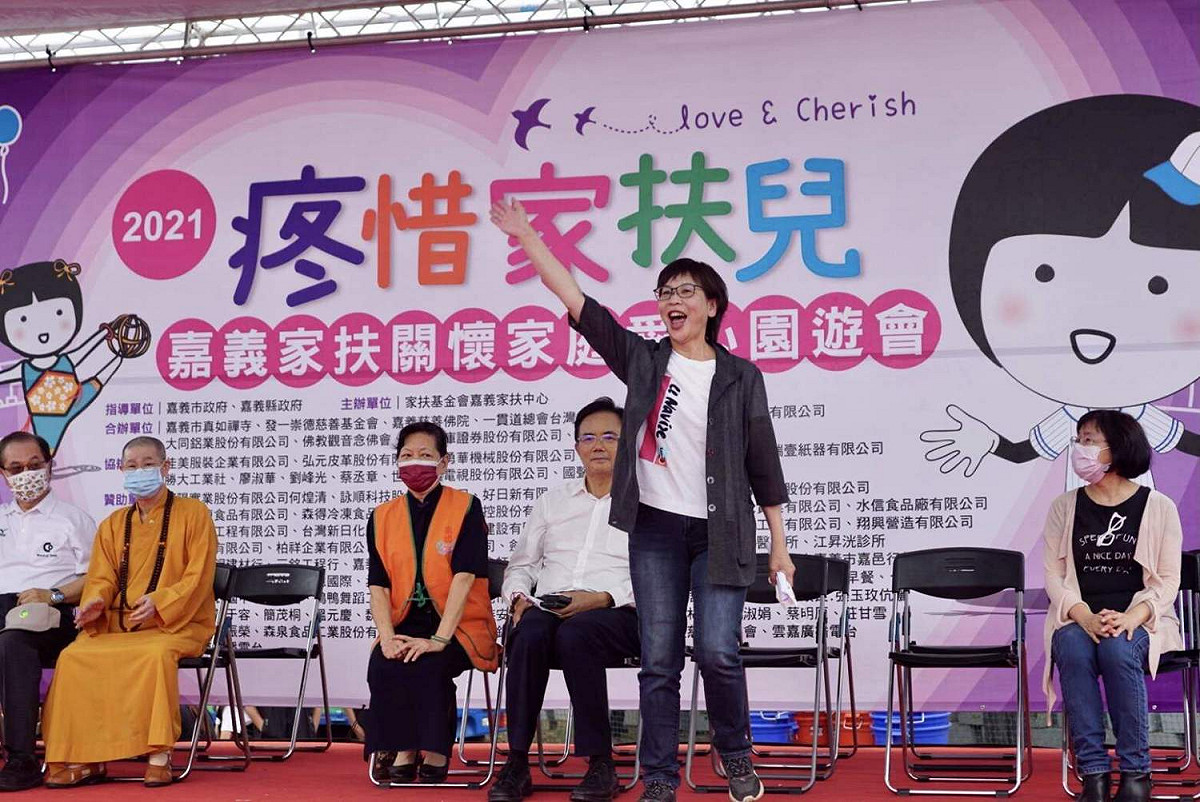 民眾黨立委蔡壁如出席家扶中心園遊會，受到民眾熱烈歡迎。 圖：民眾黨/提供