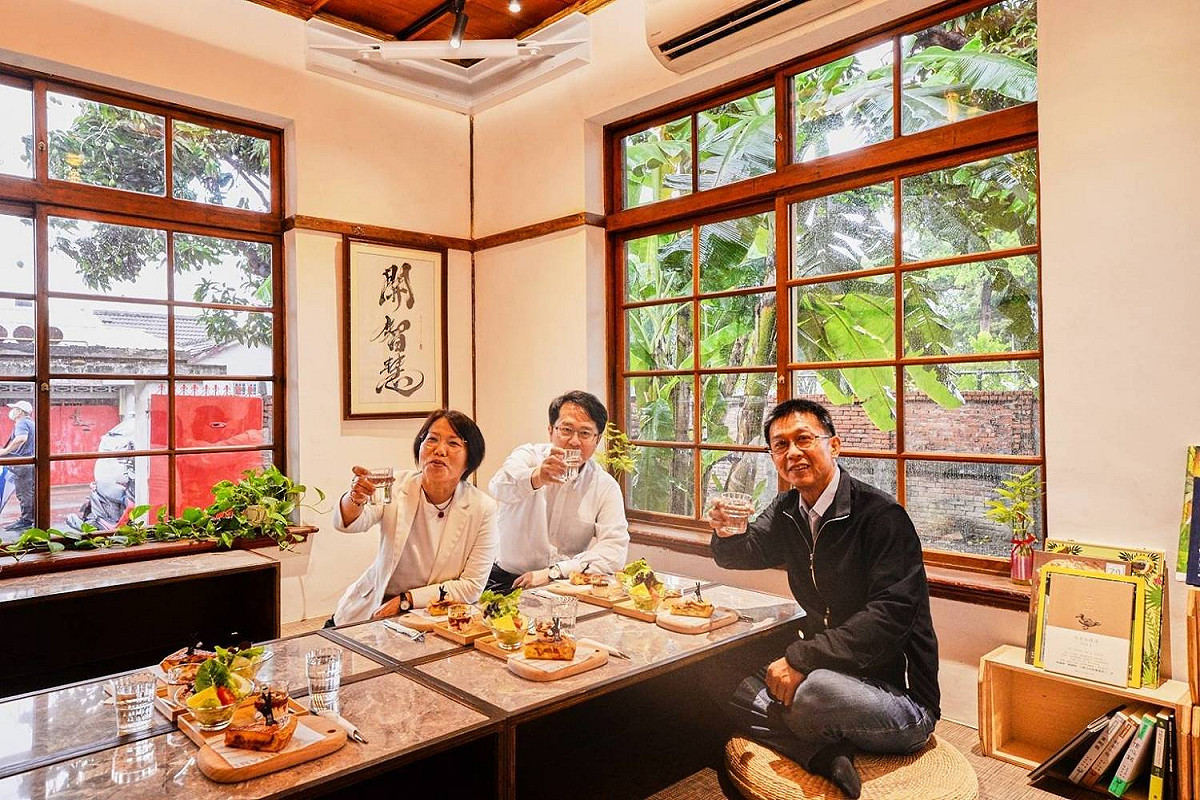 高雄眷村文化保存三傑劉世芳、邱志偉、許智傑。(左至右) 圖:高雄市文化局/提供