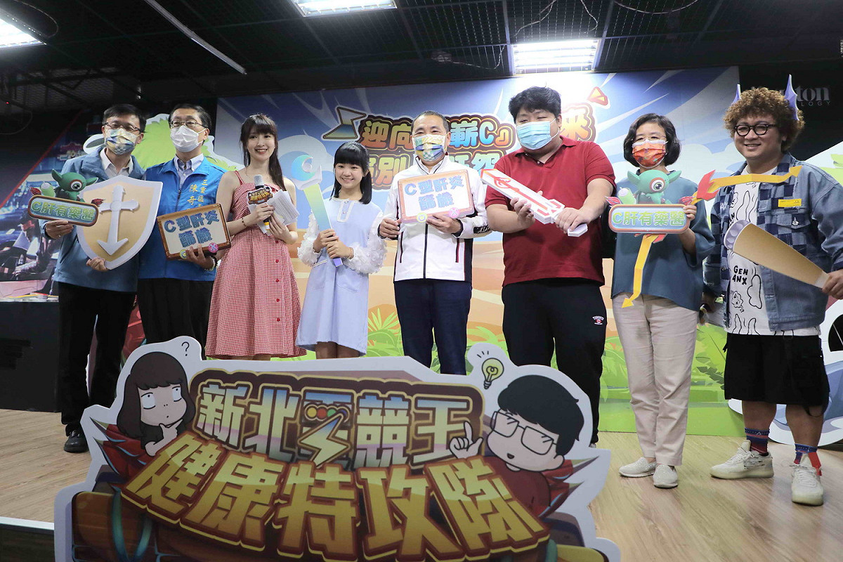 新北市打造健康識能電競比賽，侯友宜出席為選手加油打氣。 圖：新北市新聞局提供