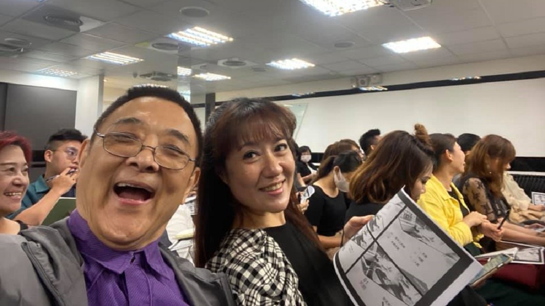 近期爆出他將無預警退出廣播界、全面退休。 圖：翻攝自小亮哥與林姿佑的幸福與美滿FB