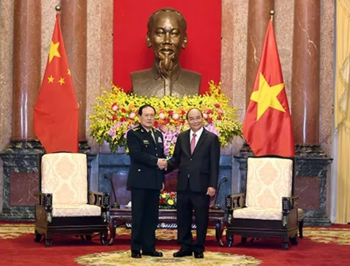 越南國家主席​​阮春福會見中國國防部部長魏鳳和。 圖 : 翻攝自越南人民報網