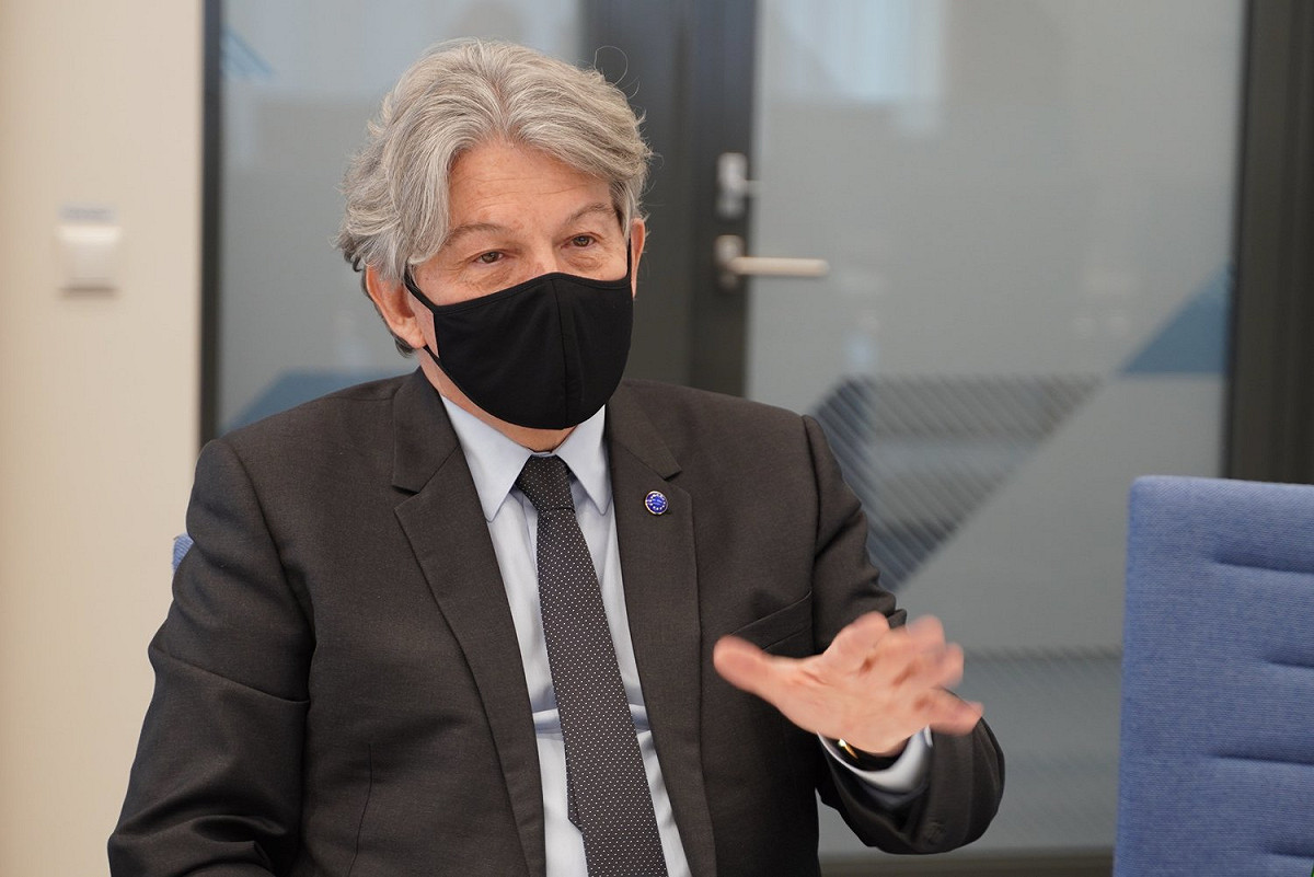 歐盟內部市場委員布勒東希望能夠遊說台積電或英特爾赴歐盟設廠，讓歐盟保有在晶圓市場中的自治地位。 圖：翻攝自布勒東推特