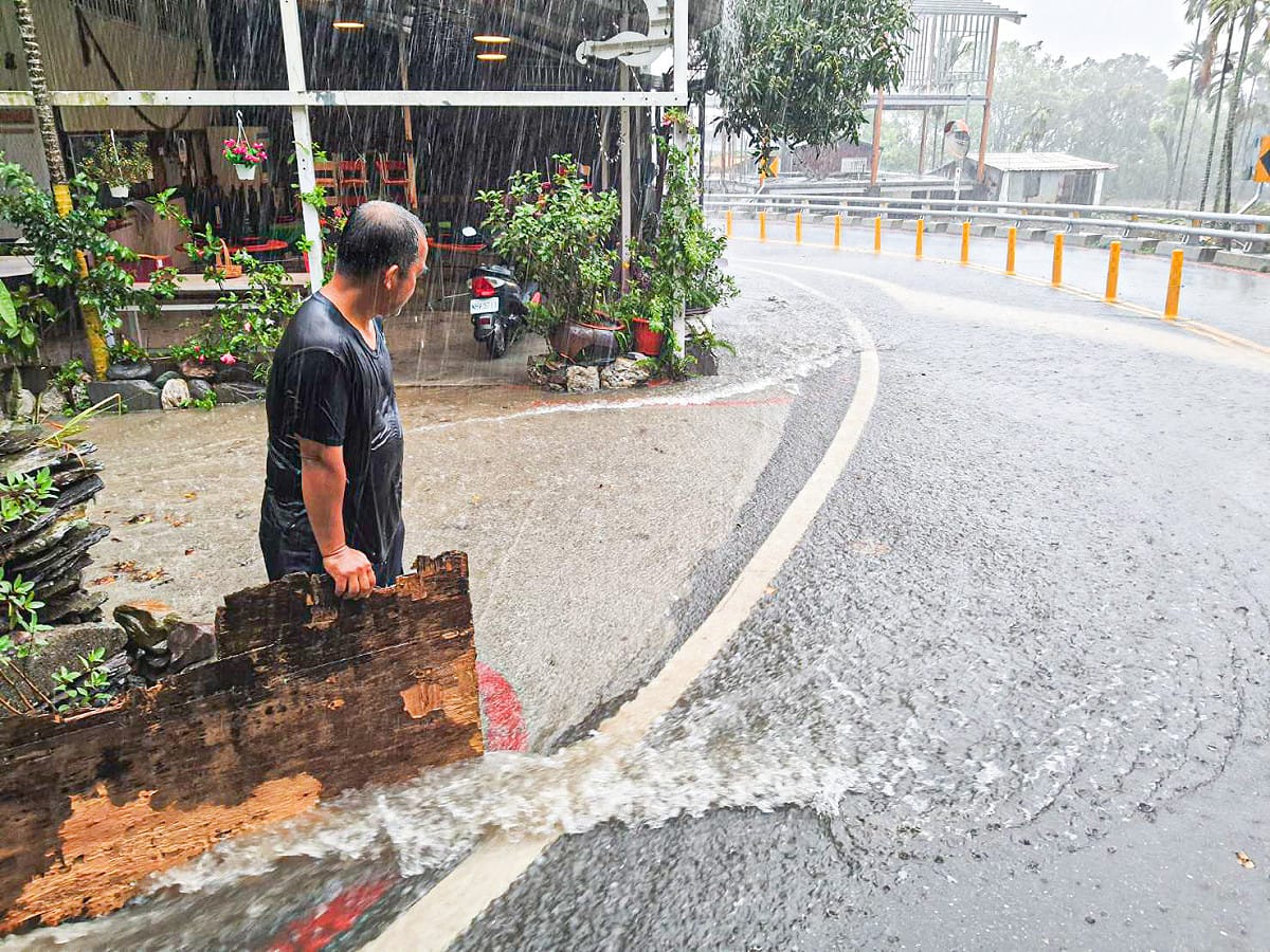 上週末中南部地區都有出現降雨，且在南部地區有較大雨勢，水利署預估這波全台水庫進帳約128萬噸(圖為屏東)。 圖：翻攝自潘孟安臉書