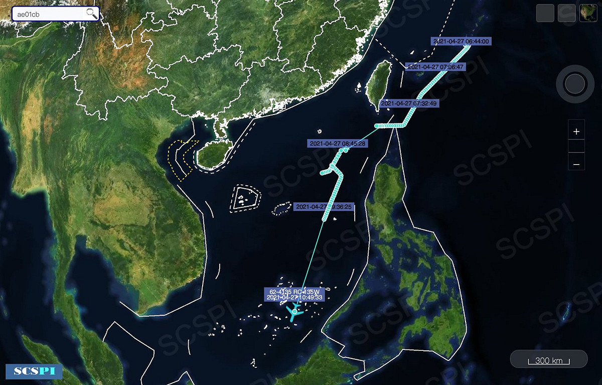 「南海戰略態勢感知」計畫27日表示，一架美軍RC-135W偵察機經由巴士海峽進入南海，並飛往南沙群島方向。 翻攝SCS Probing Initiative Twitter