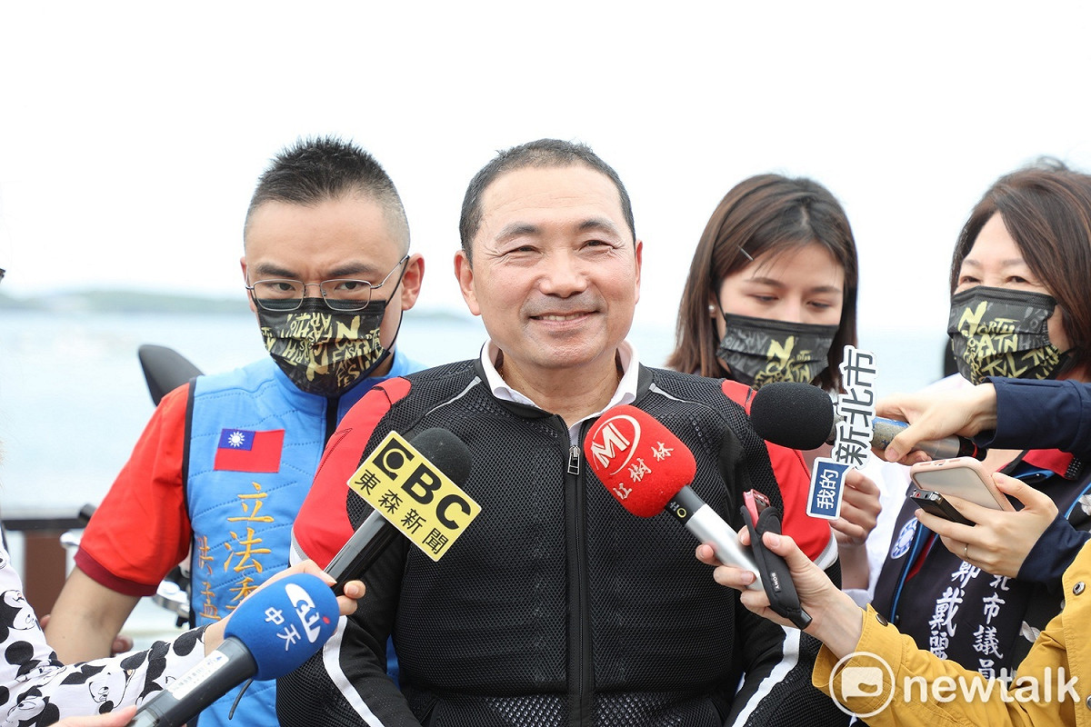 侯友宜表示，面對這次華航機師染疫事件，新北一定會謹慎嚴肅面對，把防疫做到滴水不漏。 圖：林昀真/攝