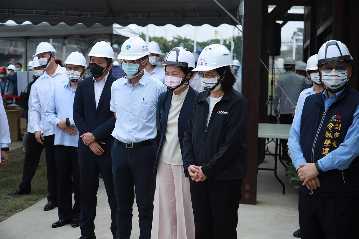 蔡英文總統到台中中央公園視察抗旱水井工程。 圖：台中市政府提供