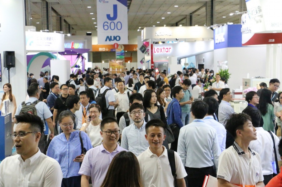 國發會今（27）日公布3月景氣燈號，為連續第2個亮出代表景氣熱絡的「紅燈」，反映國內經濟持續走強。（示意圖） 圖：新北市經發局提供