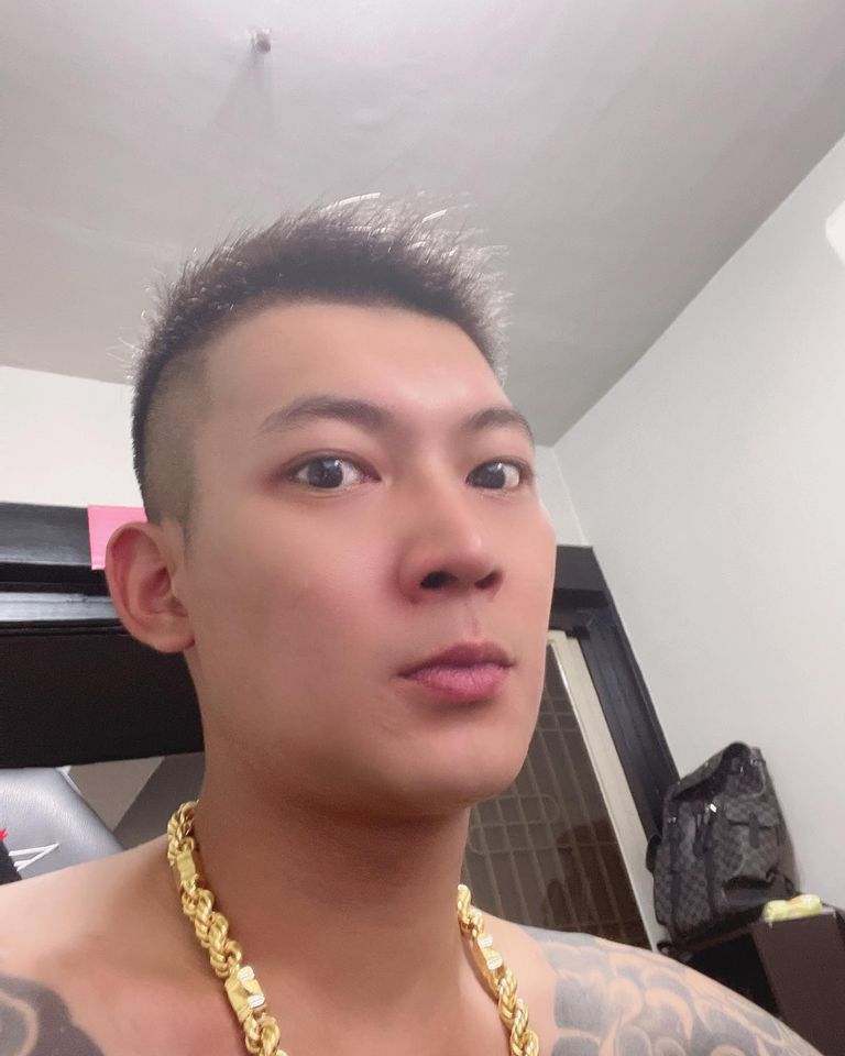 網紅鳳梨看到柔道教練摔男童的新聞非常生氣。 圖：翻攝自鳳梨臉書