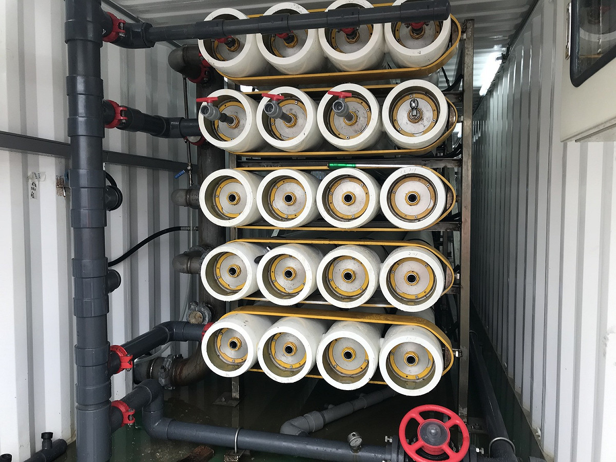 新竹緊急海淡機組自今年2月開始產水，近期開始增產水量每日600噸，預計5月底前可達成每日增加産水1000噸的目標。 圖：北水局／提供