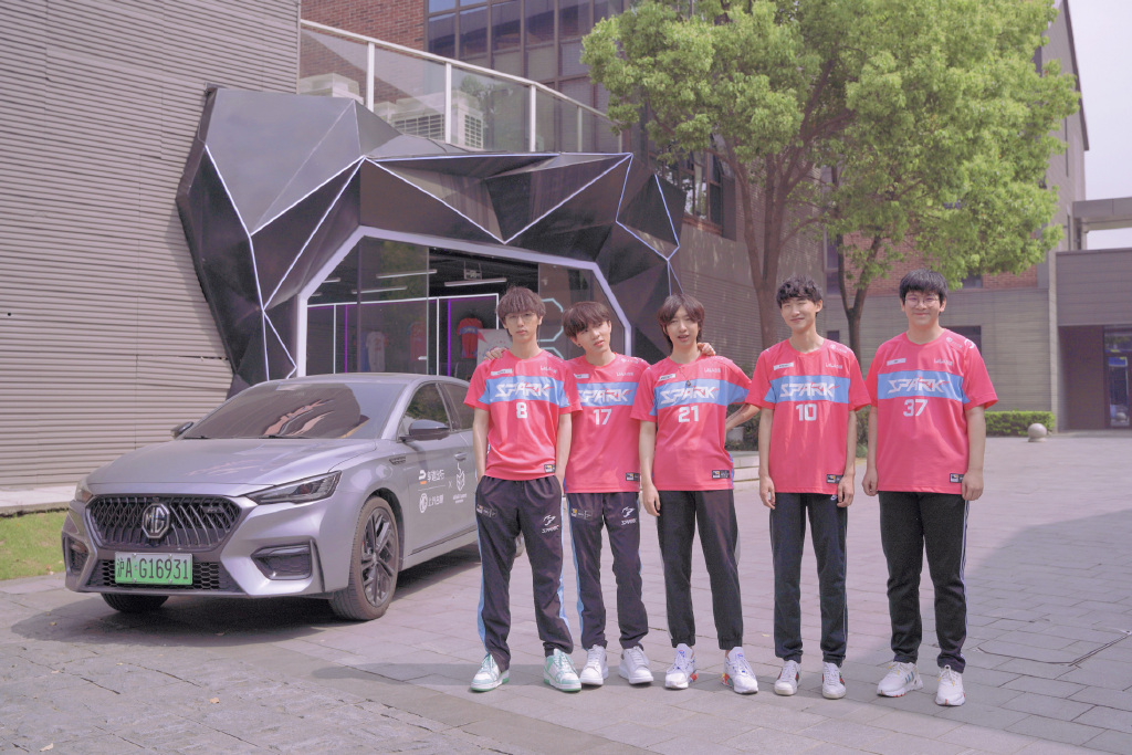 OWL 2021賽季甫開打兩周，就有主教練下課，杭州閃電隊昨日宣布，主教練paJion、助理教練nOrU正式卸下職務。 圖：翻攝自杭州閃電微博
