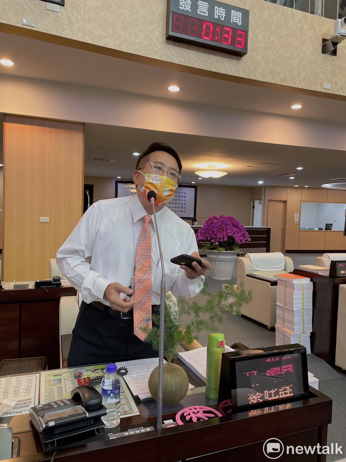 台南市議員蔡旺詮對囤房稅議題提出質疑，強調房屋稅條例中明定非自住房屋的稅率為1.5％至3.6％，台北、宜蘭都課到最高的3.6％，反觀台南市還維持在1.5％，所以在台南囤房的成本是偏低的。 圖：黃博郎／攝