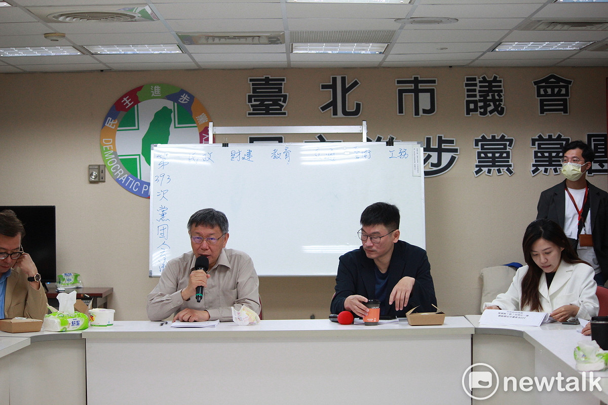 台北市長柯文哲今（28日）赴市議會民進黨團說明本會期重大政策及優先立法案。 圖：周煊惠 / 攝