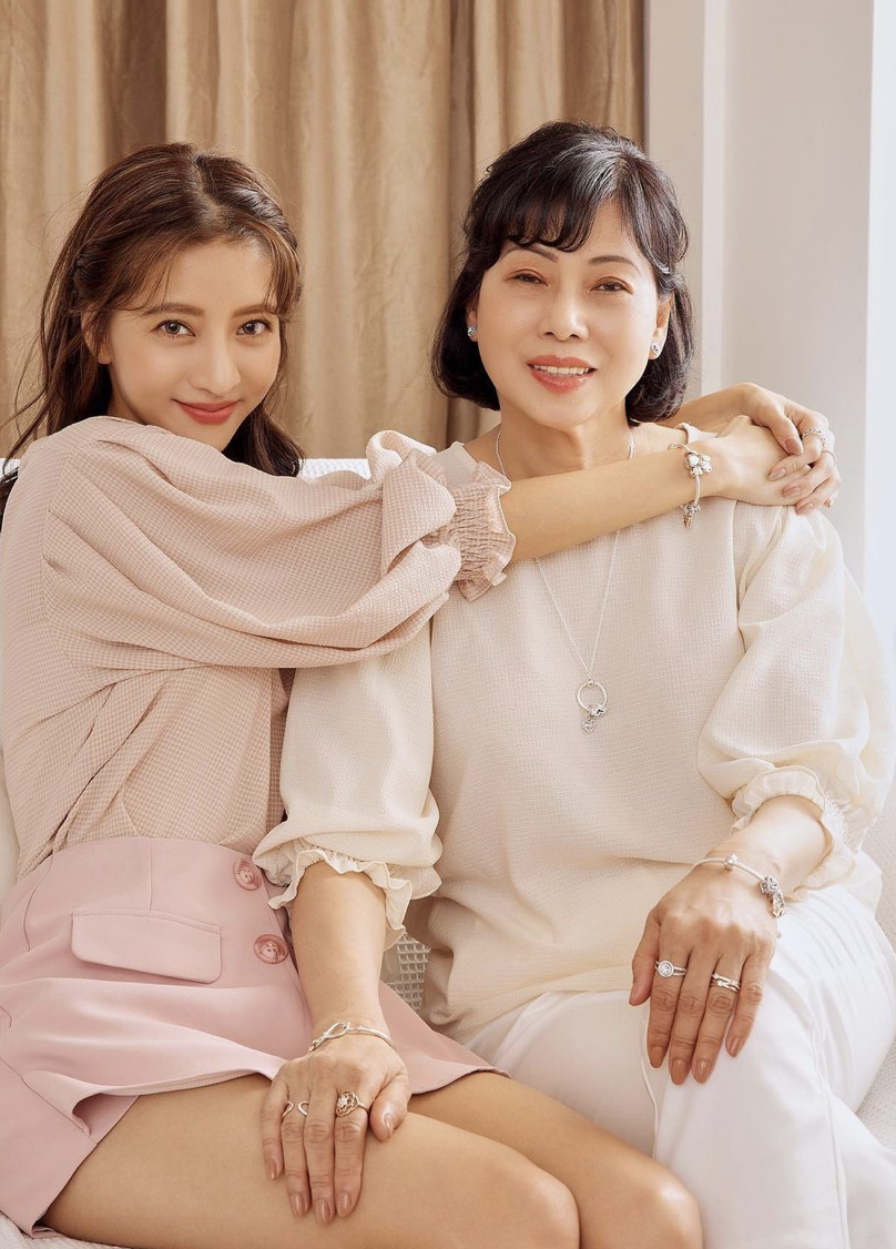 妍安(左)與婆婆(右)感情超好。 圖：翻攝IG／anntw0219