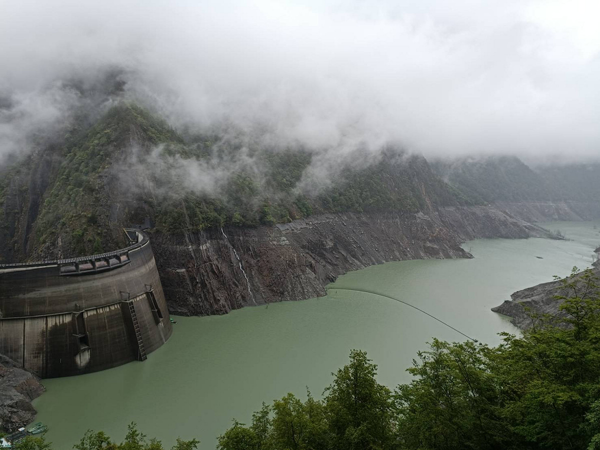 水利署表示，雖然這波鋒面為全台水庫帶來1318萬噸水量，但要真正解渴還有一段距離(圖為德基水庫)。 圖：當地居民/提供