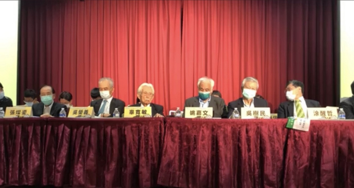 台灣制憲基金會、台灣新憲聯合陣線今（29）日舉行「台灣認容、國家正常發展與制憲議題」民調公布記者會，辜寬敏在會中起身表示，將辭去總統府資政與民進黨身分。 圖：翻攝自台灣制憲基金會臉書