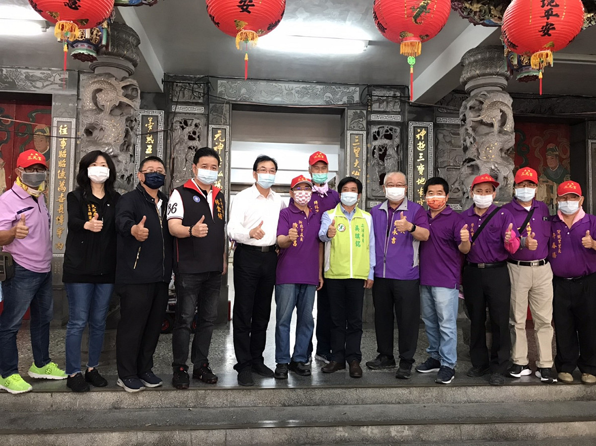 土城三元宮於今天天上聖母聖誕千秋前夕遶境，副市長劉和然前往參拜。 圖：新北市民政局提供