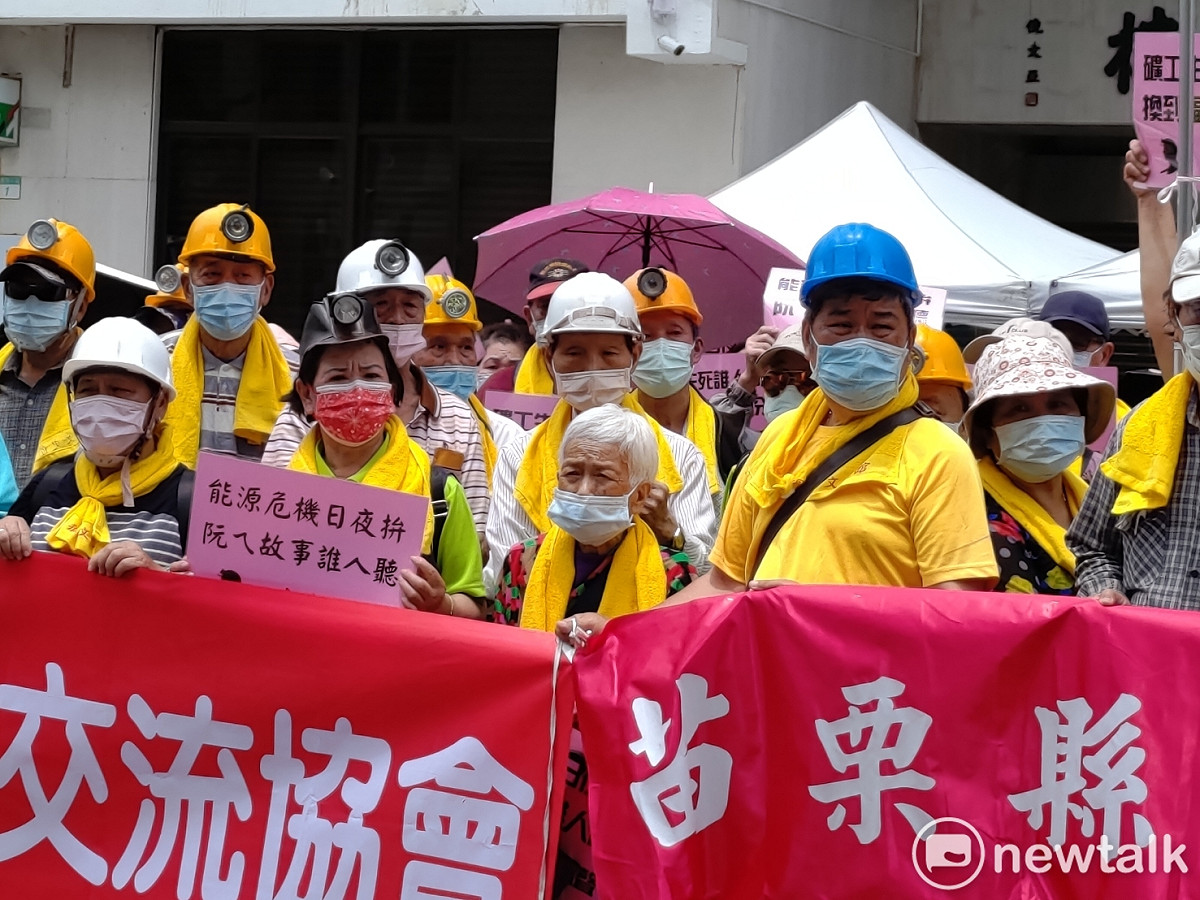 礦工首次站上街頭參與勞動節遊行，盼獲得政府照護。 圖：黃建豪/攝