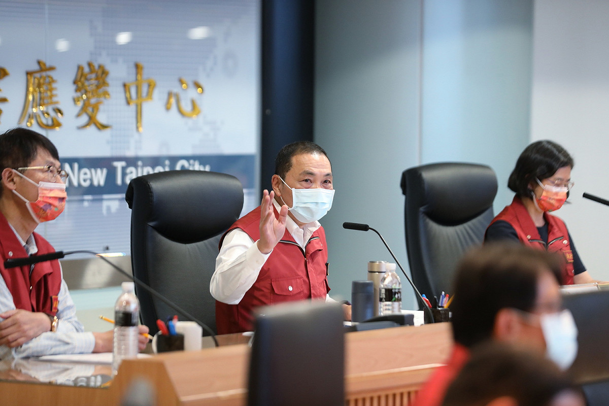 侯友宜今天臨時召開防範新型冠狀病毒肺炎應變會議。 圖：新北市衛生局提供