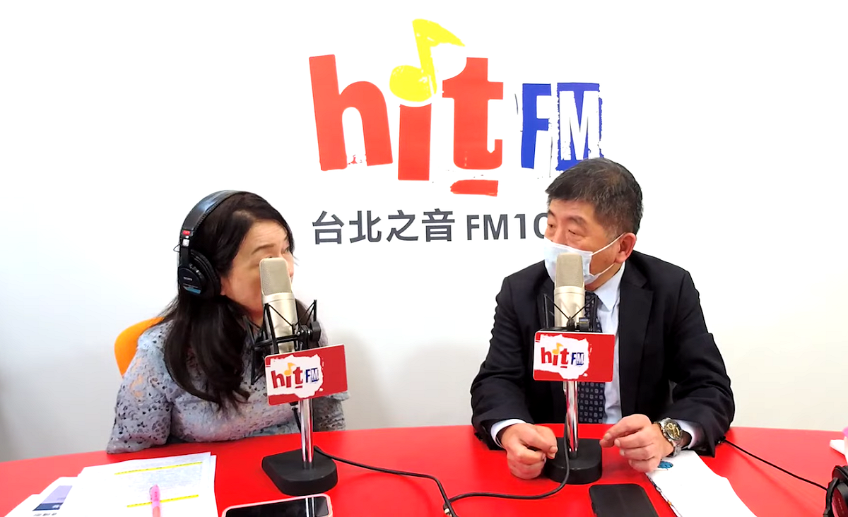 衛福部長陳時中今早接受資深媒體人周玉蔻訪問時說，諾富特飯店員工群聚感染案威脅性較大。 圖：翻攝自《周玉蔻嗆新聞》直播畫面