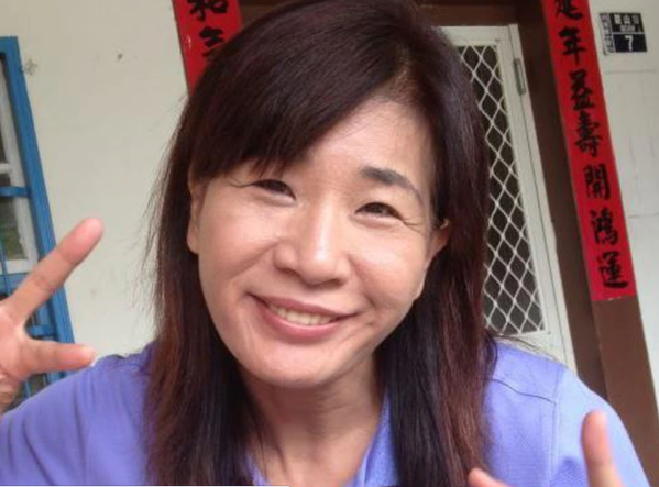潘淑真參選涉賄選被判刑2年6月確定；屏東地檢署今年2月通知入獄服刑時發現她棄保潛逃。 圖：翻攝潘淑真臉書