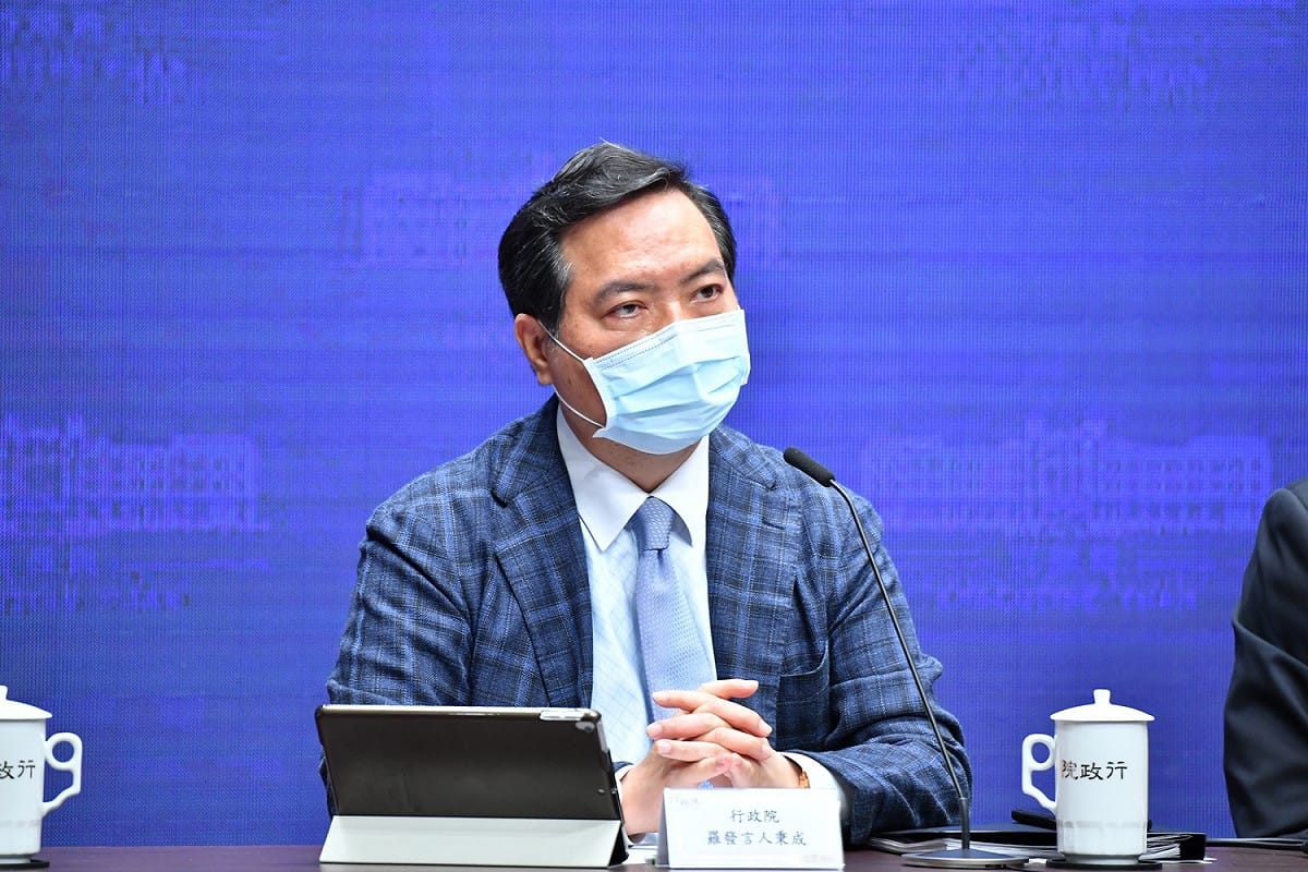 因應國內外疫情升溫，行政院長蘇貞昌今（3）日上午11點召開疫情會議，做了4點指示。圖為行政院發言人羅秉成。 圖：行政院提供