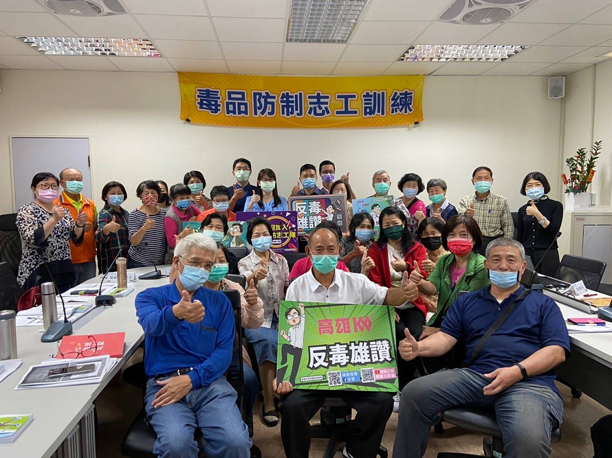 高雄市長陳其邁特指示毒防局研議專案，日前由毒防局邀請衛生局、警察局、勞工局、社會局、教育局五大毒防網絡單位，召開毒品案件預防復發跨局處會議。 圖：高雄市毒防局提供