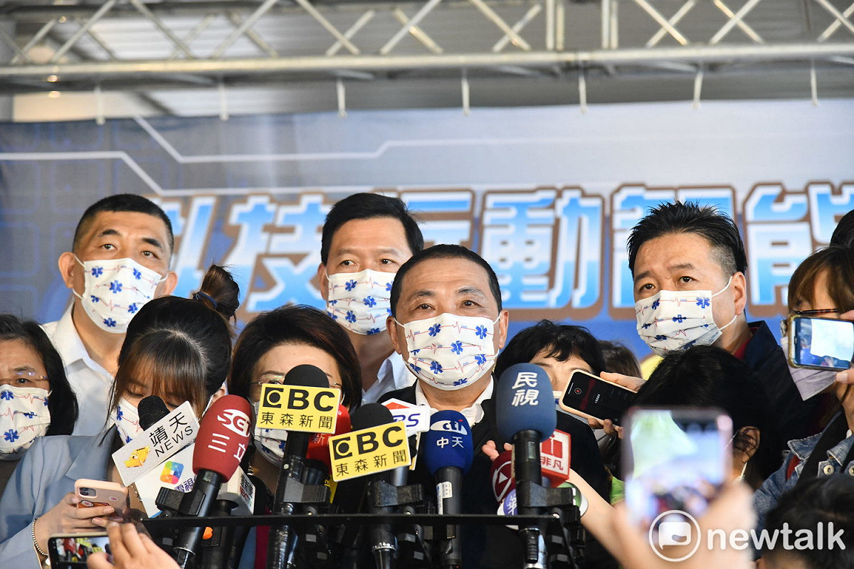 新北市長侯友宜宣布，即日起新北老人共餐服務暫停三周，改採外帶。 圖：林昀真/攝