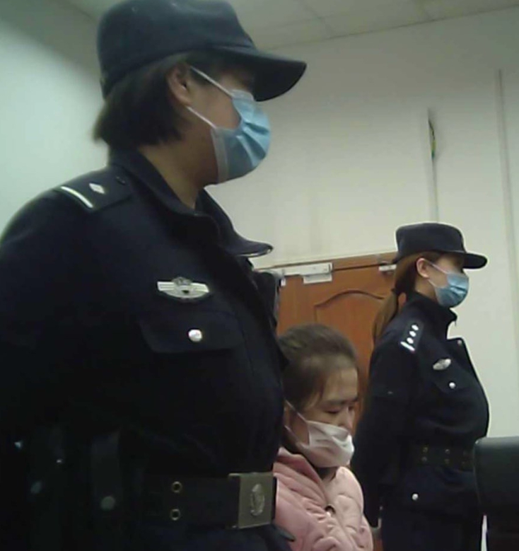 中國記者張展在去年12月28日遭中國法院以「尋釁滋事」罪名判刑4年。 圖 : 翻攝自 王剑虹 推特