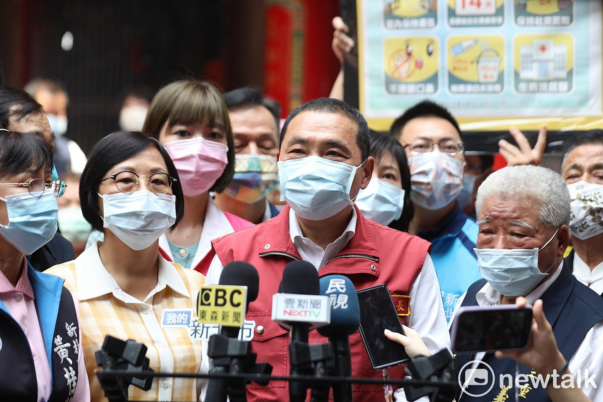 黑衣人在警方餐會上潑灑蟑螂，公然挑釁公權力，新北市長侯友宜怒批黑道幫派太囂張了，籲全台警察團結起來打擊犯罪絕不手軟。 圖：林昀真／攝
