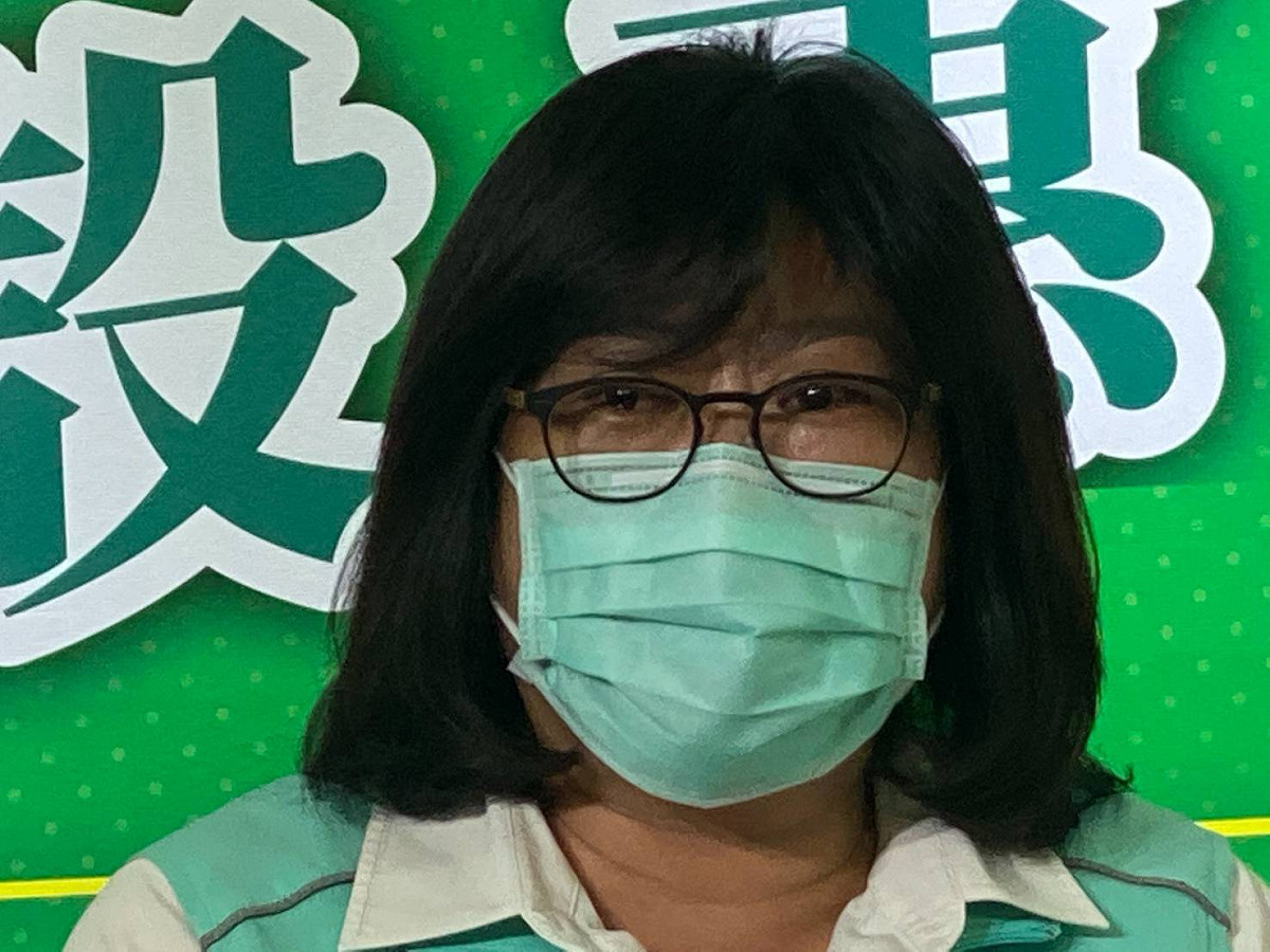 王美惠今年2月初就職一週年記者會上，號召年輕人入黨，講到聲淚俱下。 圖：嘉義記者公會/提供